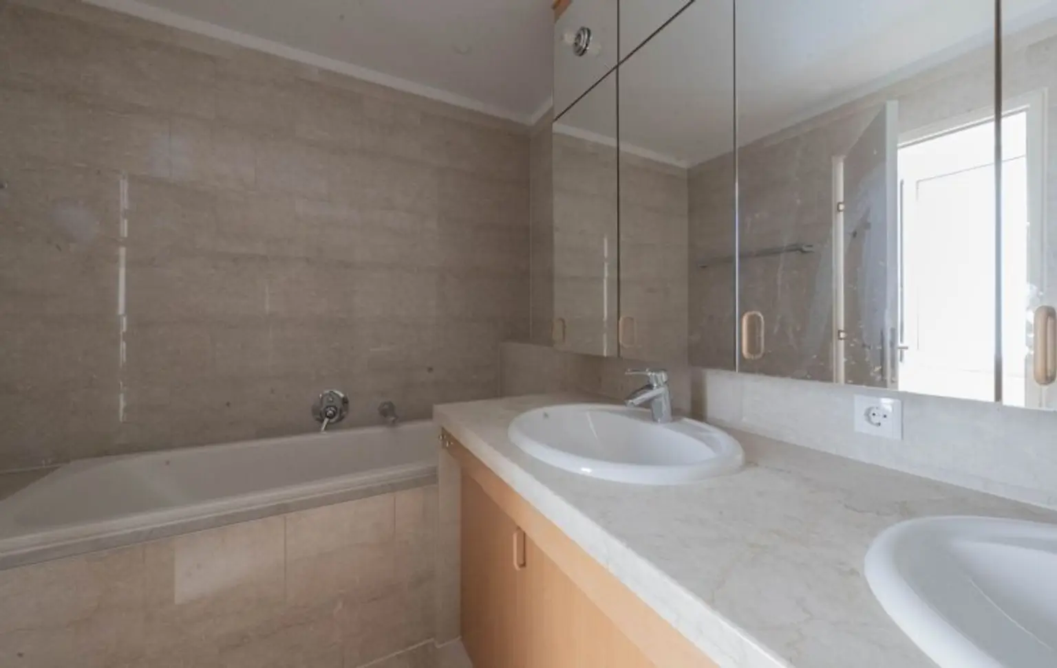 Großzügige Dachgeschoßwohnung in begehrten Wohnlage nahe dem Belvedere