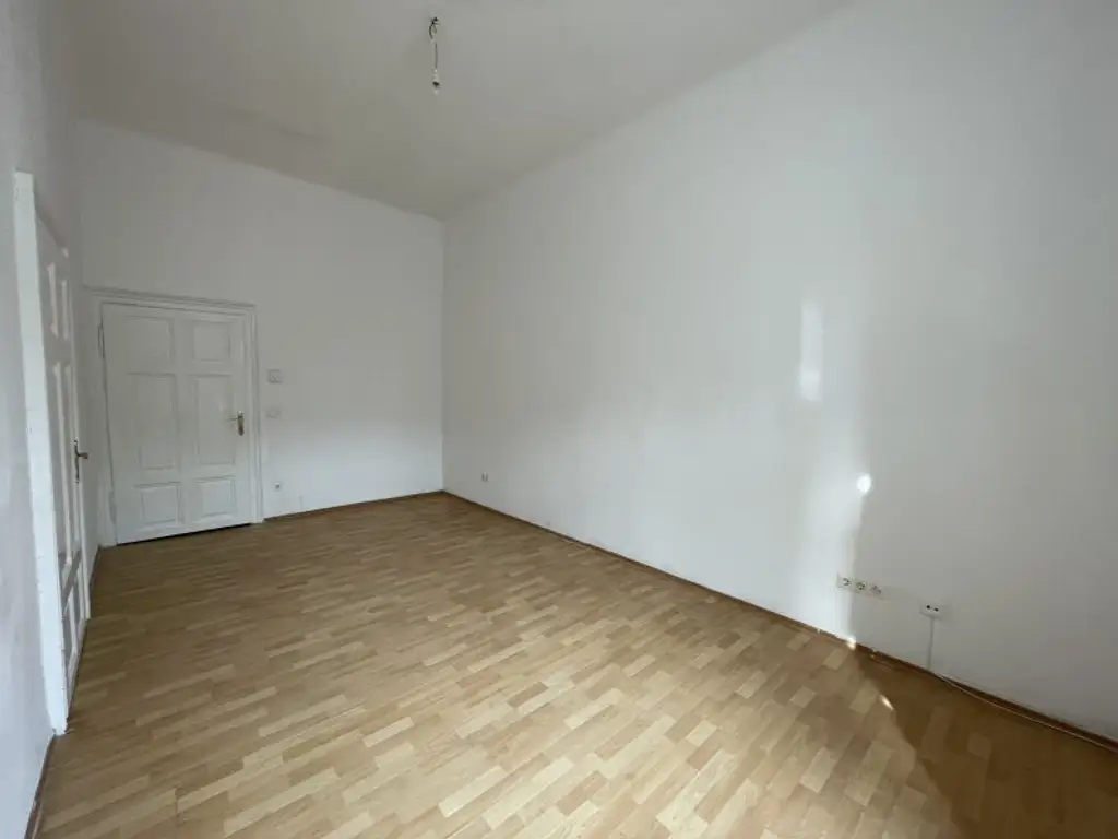 2,5-Zimmer-Hochparterre-Wohnung im gepflegten Altbau