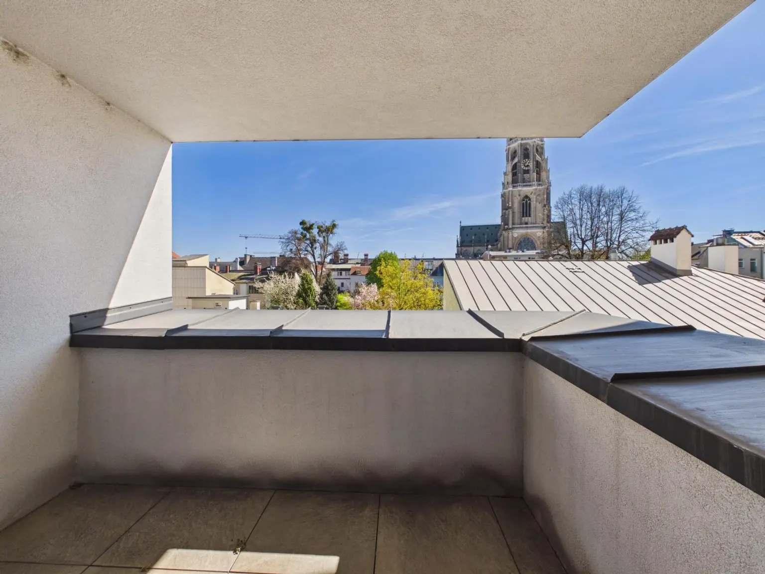 CAM04191G0-PR0086-STILL005