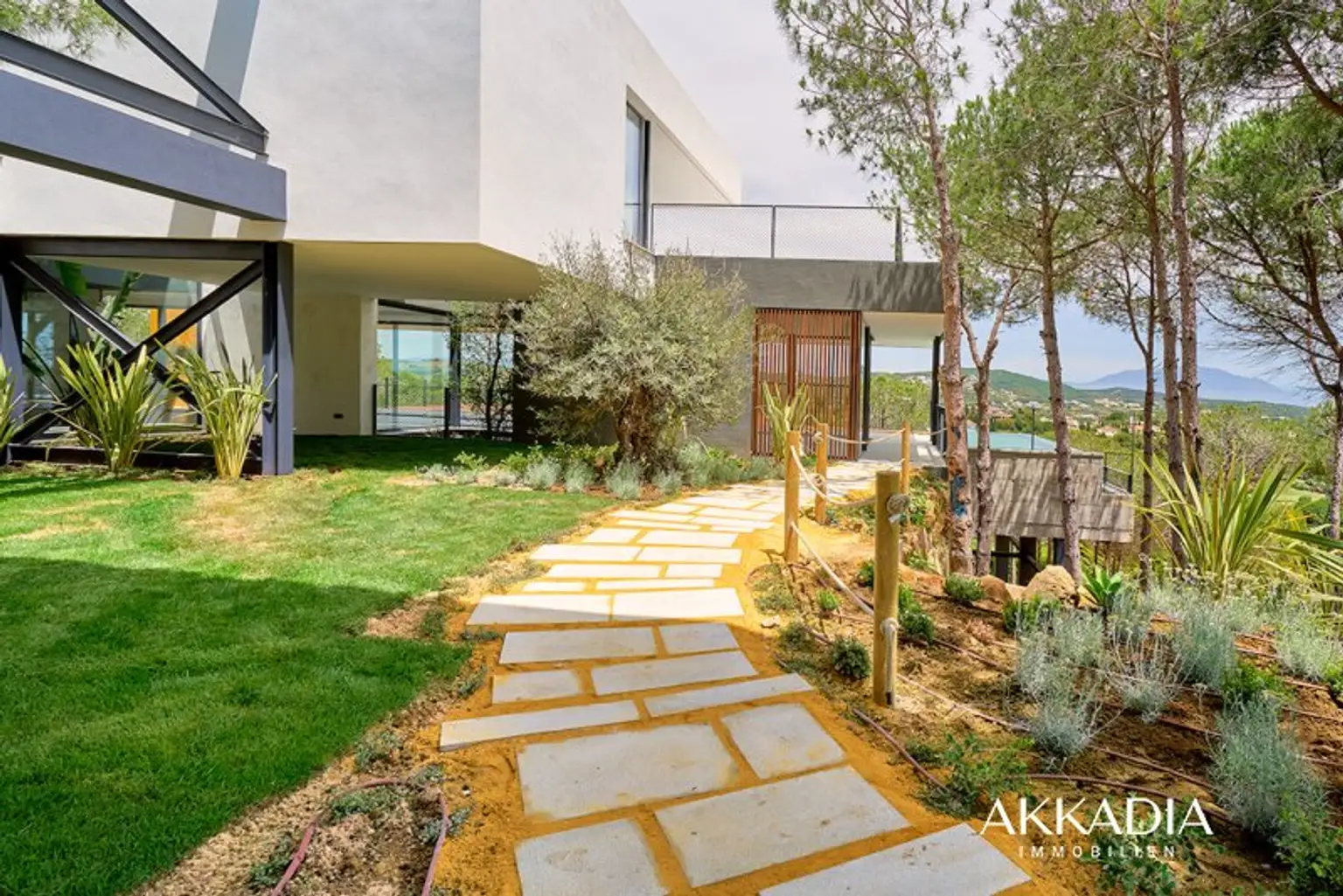 Prämierte Architektenvilla mit Blick über die Sierra Grazalema