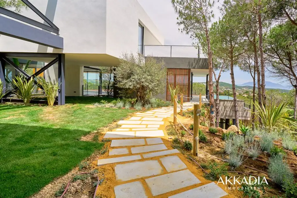 Prämierte Architektenvilla mit Blick über die Sierra Grazalema