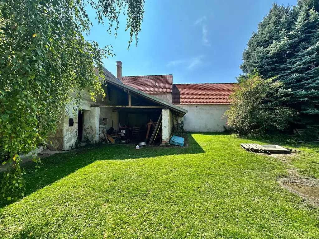 Sanierungsbedürftiger Bauernhof mit großem Grundstück, Stallungen und Stadl – ländlicher Charme mit viel Potential!