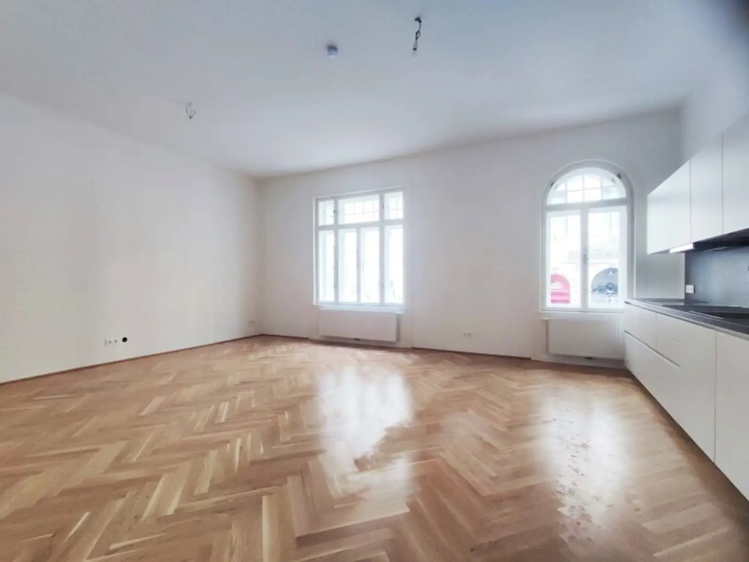 ERSTBEZUG NACH SANIERUNG - Stilvolles Wohnung direkt bei der U1