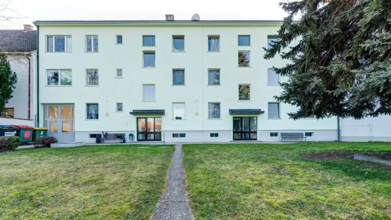 Gartenansicht Gebäude