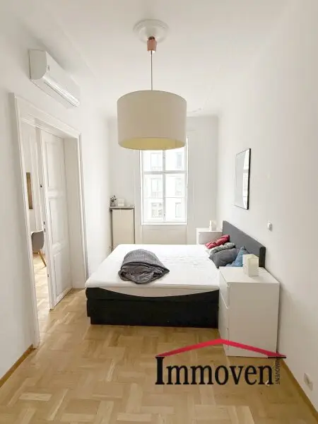 TOPLAGE und ALTBAUFLAIR - Repräsentative 3-Zimmerwohnung bei der Wiener Oper!