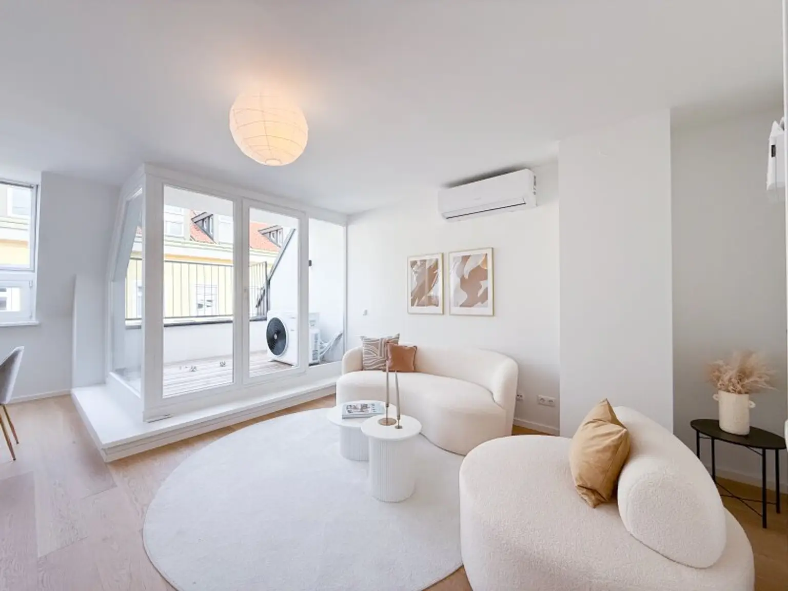 Lichtdurchflutete Dachgeschoss-Maisonette mit Terrasse in begehrter Lage Währings