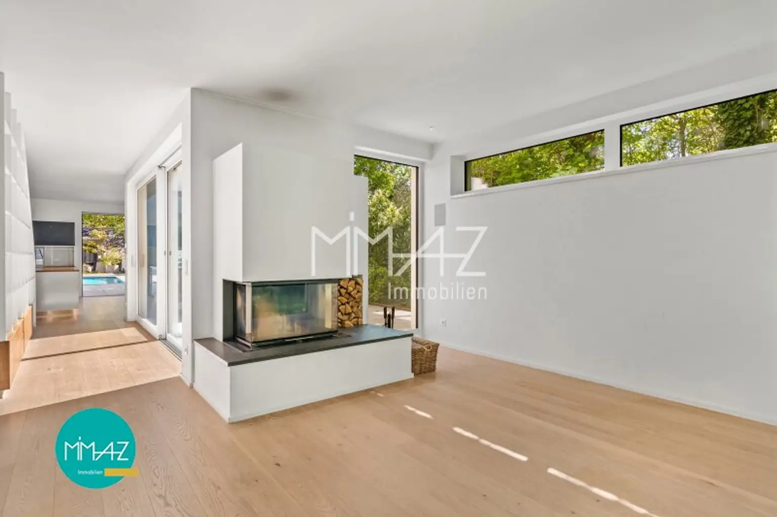 Wohnzimmer mit Kamin