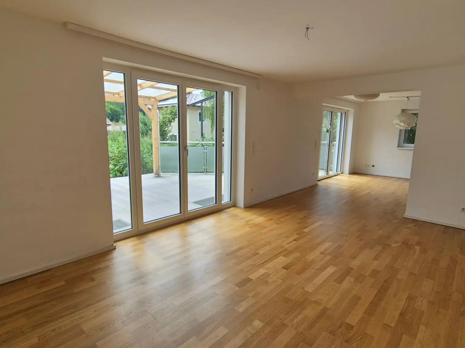 GERÄUMIGES EINFAMILIENHAUS IN SCHÖNER WOHNLAGE