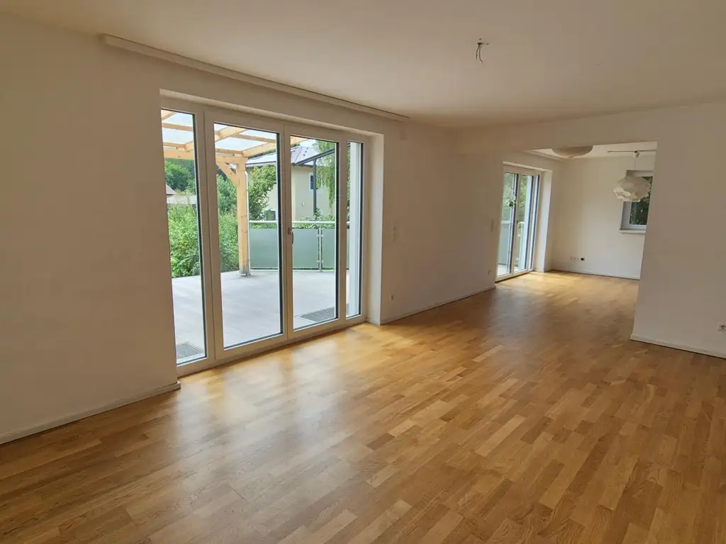 GERÄUMIGES EINFAMILIENHAUS IN SCHÖNER WOHNLAGE