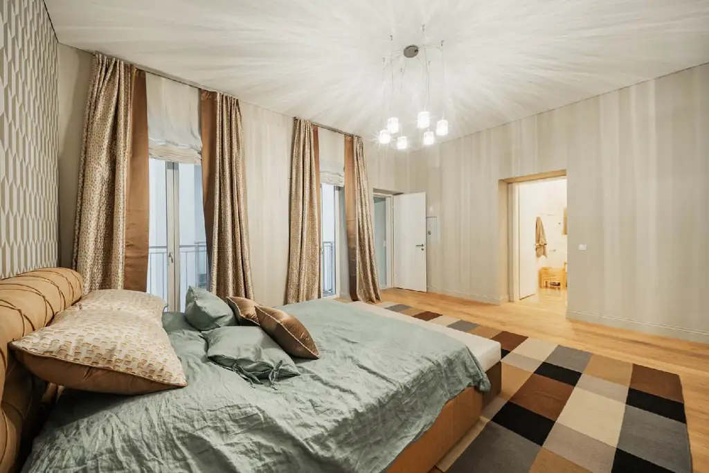 Vollmöblierte Luxus Altbauwohnung gegenüber Palais Liechtenstein