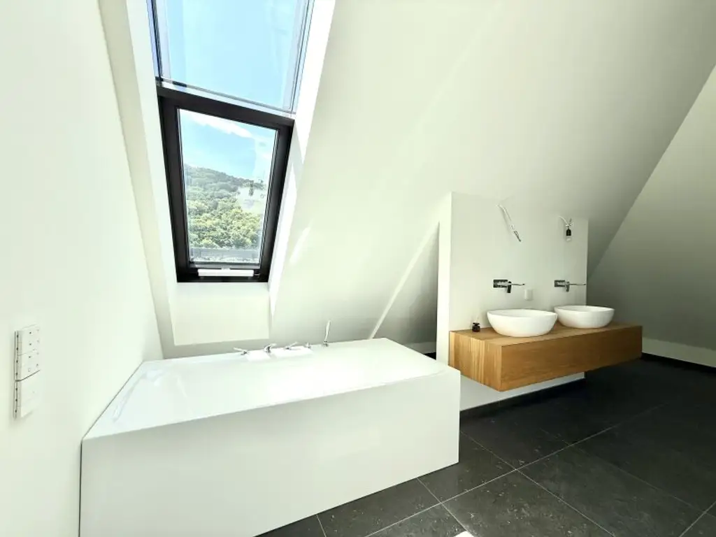 ERSTBEZUG MIT BADESTEG AM WASSER: Ruhelage mit Fernblick über die Donau I großzügige Terrassen & geräumige Wohnküche