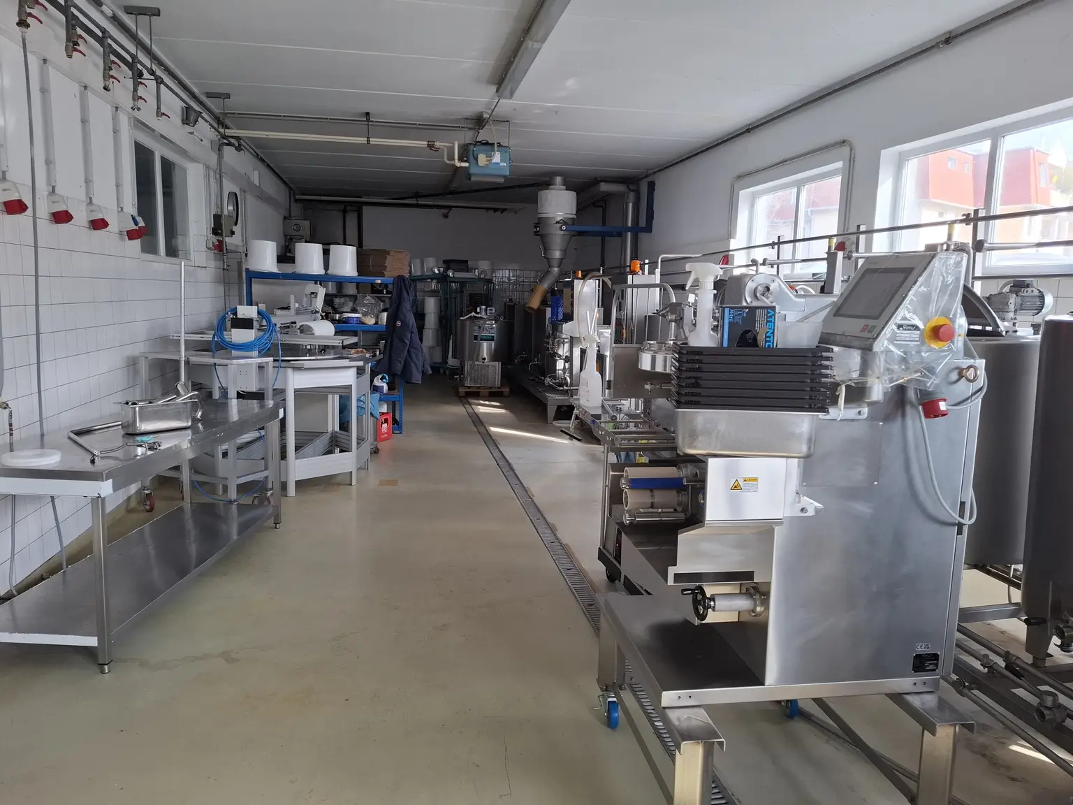 LAGER-PRODUKTIONSHALLE MIT GROSSZÜGIGER KÜHL UND TIEFKÜHLMÖGLICHKEIT GASTROTEL IMMOBILIEN