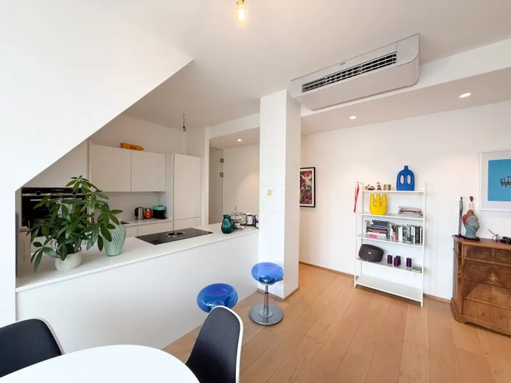 TOP MODERNE 2-Zimmer DG-Wohnung in bester City Lage zu vermieten!