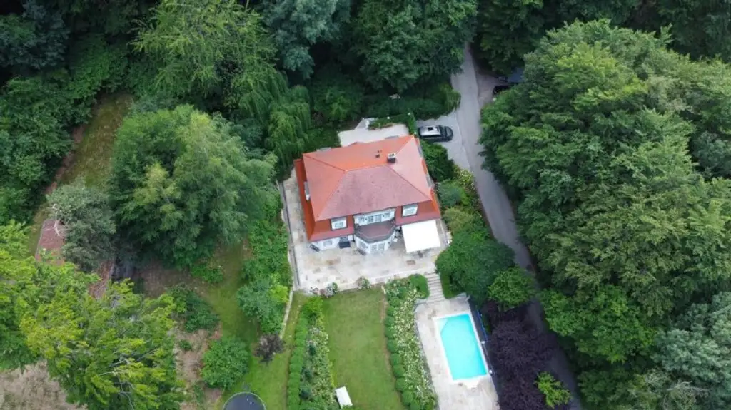 Wunderschöne Villa mit Pool und weitläufigem Grundstück, Nähe Pressbaum