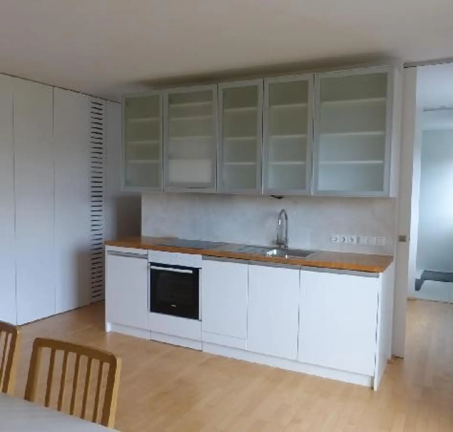 Wohnküche mit Balkon