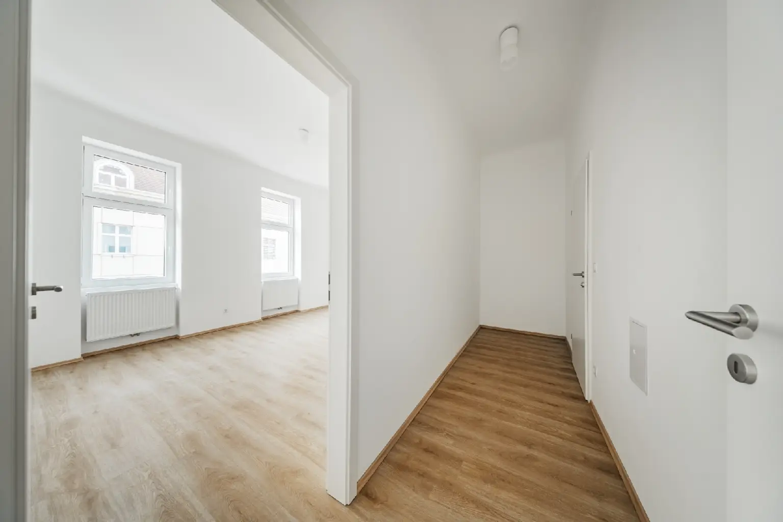 Helle, bezugsfertige 2-Zimmer-Wohnung mit moderner Küche und großem Bad!