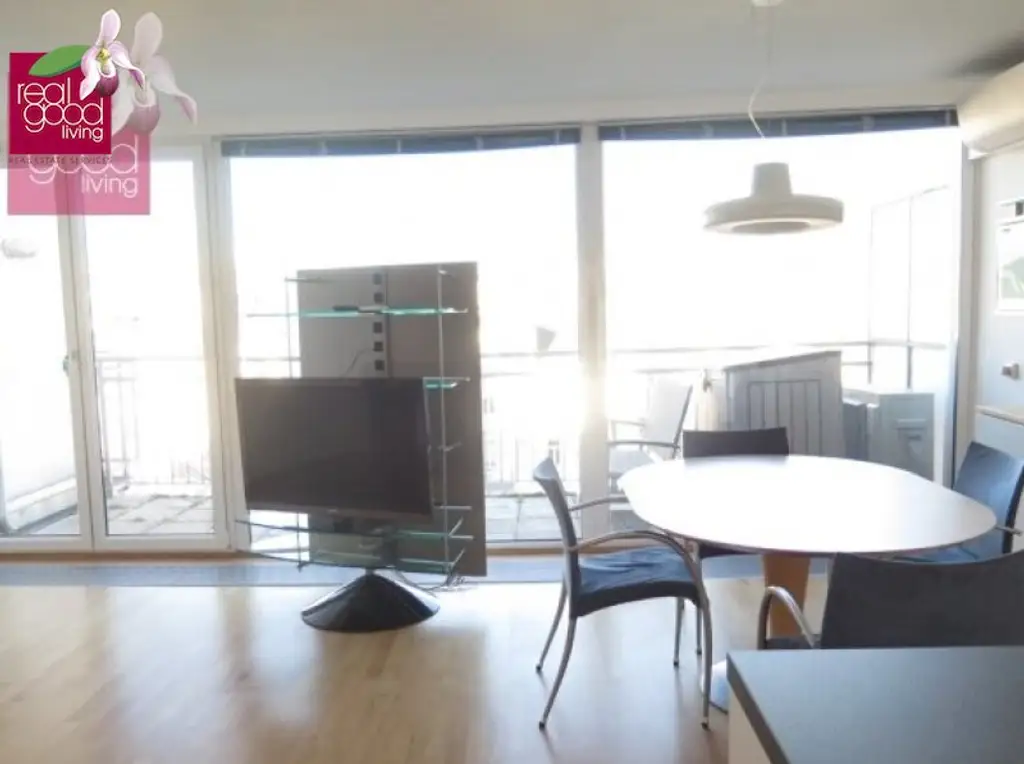 Terrassentraum mitten im 8.Bezirk: Möblierte 3 Zimmerwohnung im Dachgeschoss (mit Lift)  und Klimaanlage im Wohnzimmer