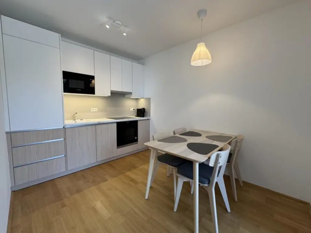Möblierte 2-Zimmer-Balkonwohnung in Hietzing zu vermieten!