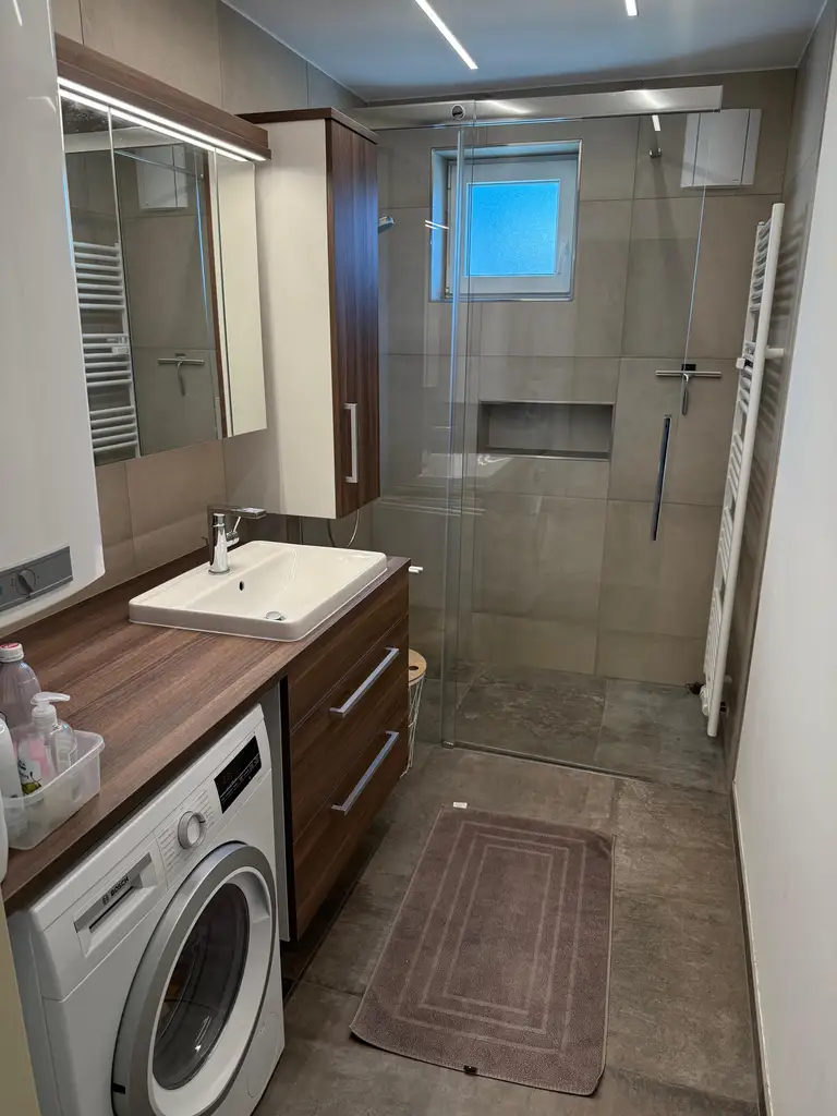MIETE - Moderne 3 Zimmerwohnung mit Tiefgarage und Balkon
