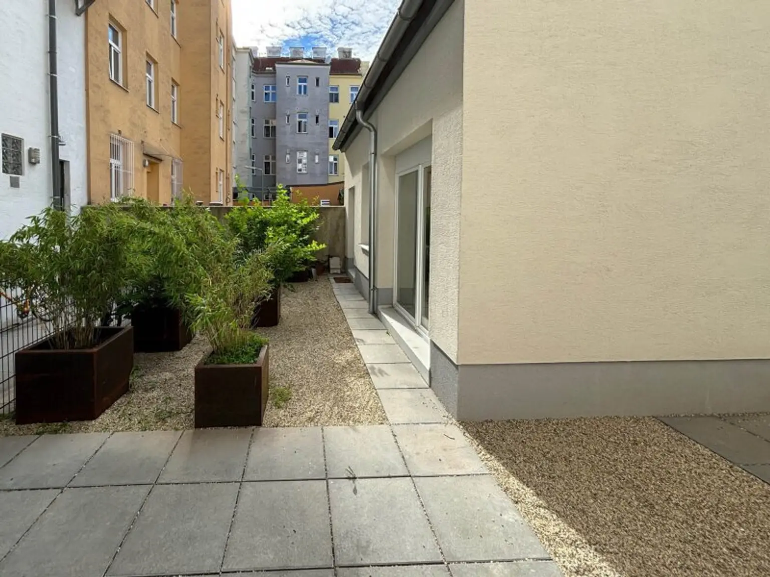 Wohntraum mit Innenhof-Terrasse in absoluter Ruhelage! (vermietet bis 31.12.2027)