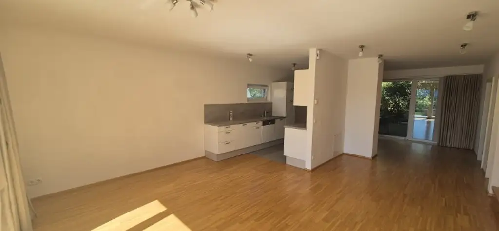 Helles Reihenhaus mit Fernblick und 2 Stellplätzen