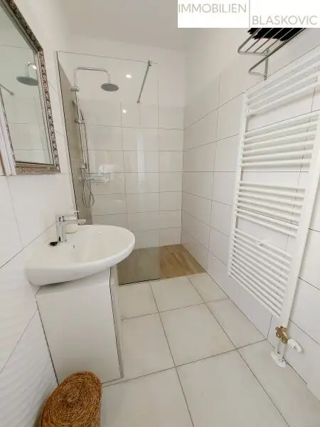 Sehr geräumige Villa mit Swimmingpool