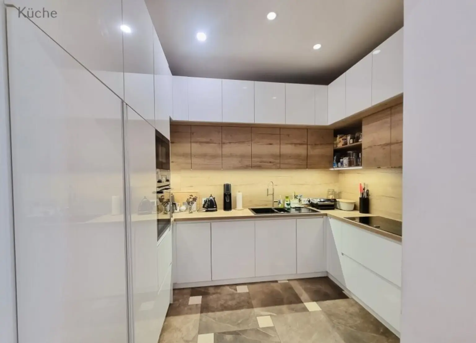 Elegante Altbau-Residenz mit vier Zimmern und separater Küche – Wohnen mit Charakter und zeitlosem Wiener Flair