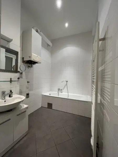 Großzügige 3-Zimmer Altbaumiete Nähe Naschmarkt!