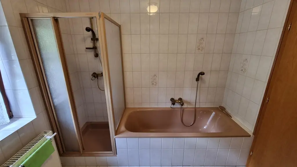 Gepflegter Bungalow mit großem Grundstück in Linsberg
