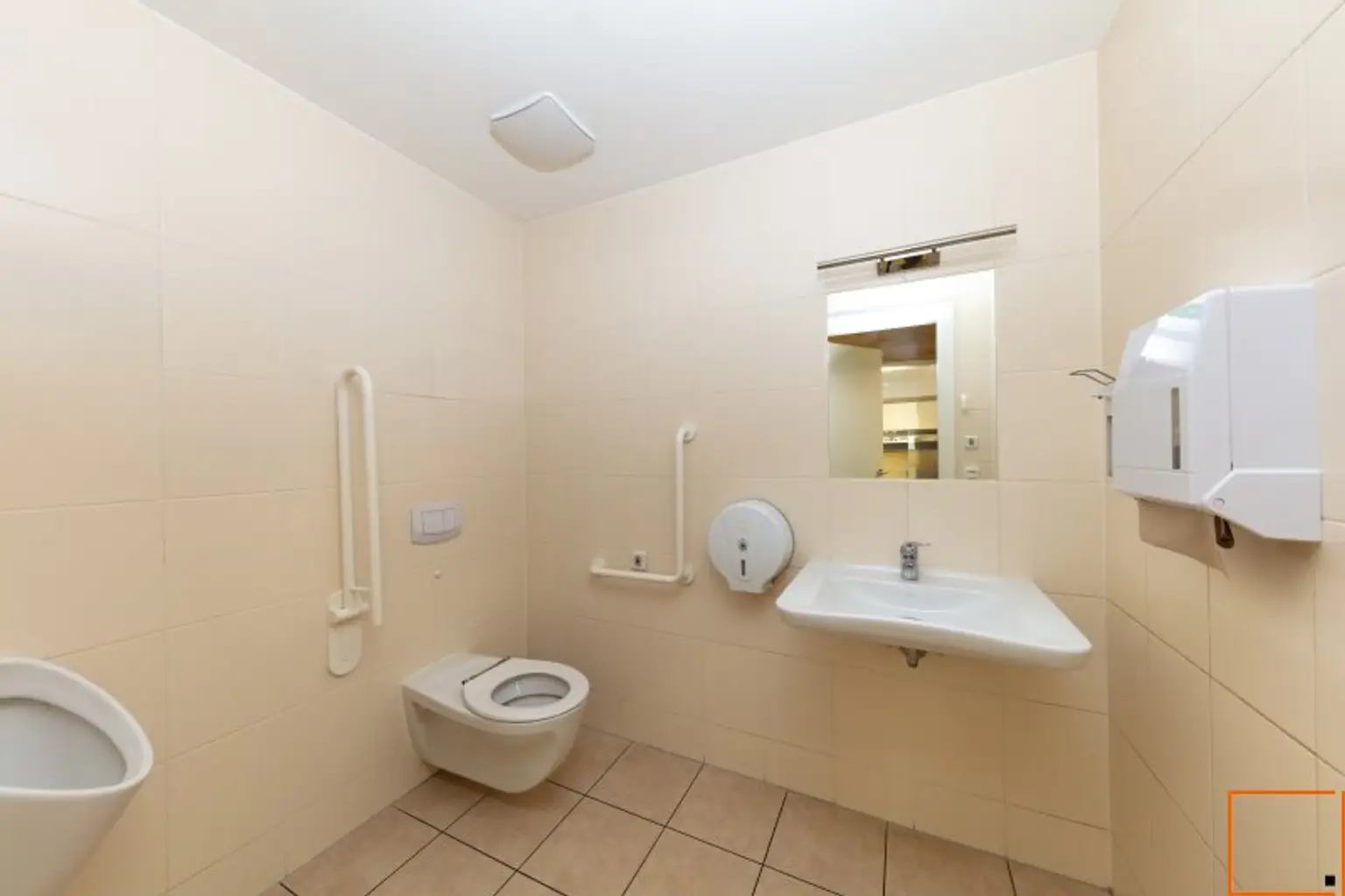 ARZTMEILE THERESIENGASSE _HERVORRAGEND EINGEFÜHRTE  ARZTPRAXIS SUCHT NEUEN EIGENTÜMER