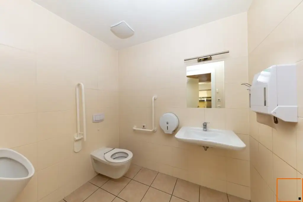 ARZTMEILE THERESIENGASSE _HERVORRAGEND EINGEFÜHRTE  ARZTPRAXIS SUCHT NEUEN EIGENTÜMER