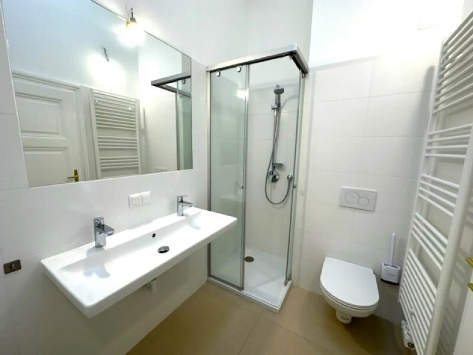 BÖRSE-NÄHE, klimatisiertes 98 m2 Dachgeschoss mit 9 m2 Terrasse, 3 Zimmer, Extraküche, 2 Bäder, Gonzagagasse
