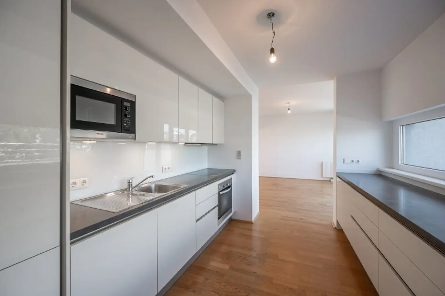 ++NEU++ Fantastisch aufgeteilte 4 Zimmer DG-Wohnung in absoluter Bestlage des 09. Bezirks - Viktor Frankl Park / Mariannengasse. +++ Dachterrasse! ++++