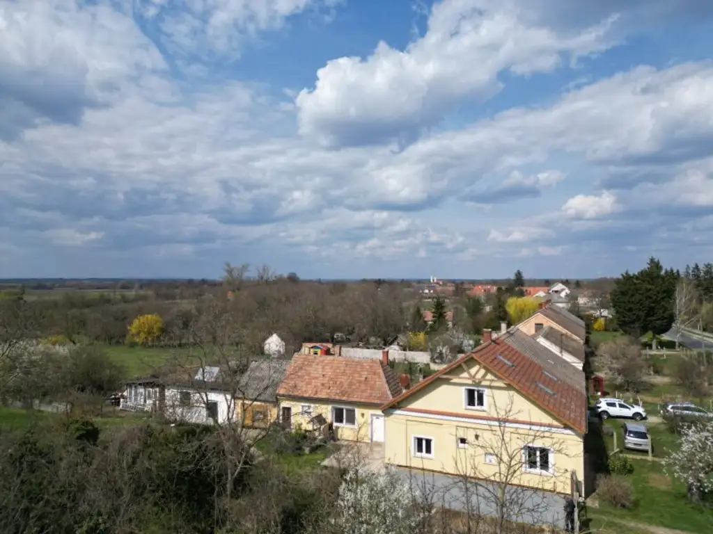 +++ Charmantes Landhaus mit großem Grundstück – in Szakony (Ungarn) +++