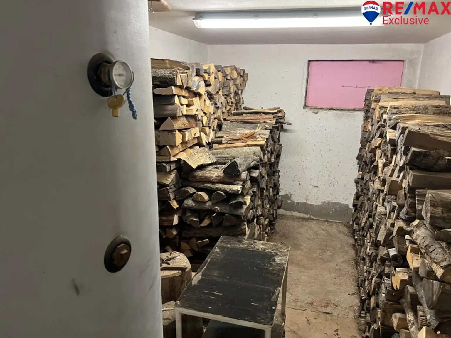 Charmantes Bauernhaus in Schwarzenbach – Ihr neues Zuhause mit Garten und Kamin!