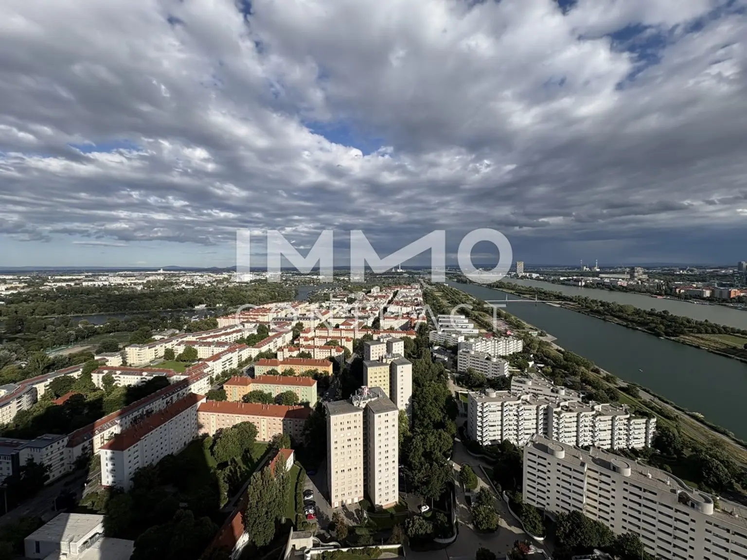 DANUBEFLATS: Sonniges Studio mit Balkon und Rundumblick (Gym, Pool, Spa, Lounges im Turm) - NEW