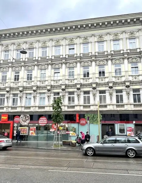 Große 1-Zimmer-Wohnung mit 58 m2, 1. Stock mit Lift! Zentrale Lage!