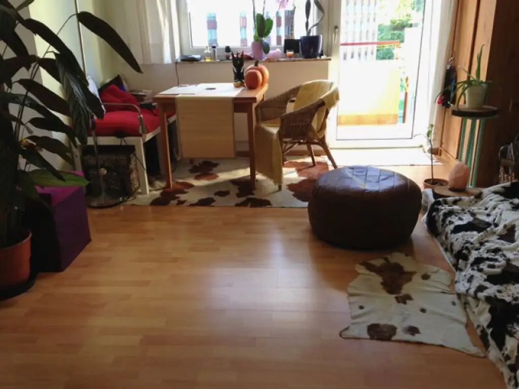 Hübsche Starterwohnung mit Balkon und Autoabstellplatz in perfekter Lage!