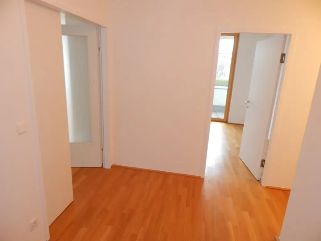 "PROVISIONSFREI" Helle und ruhige 3 Zimmer Terrassenwohnung mit Tiefgaragenplatz