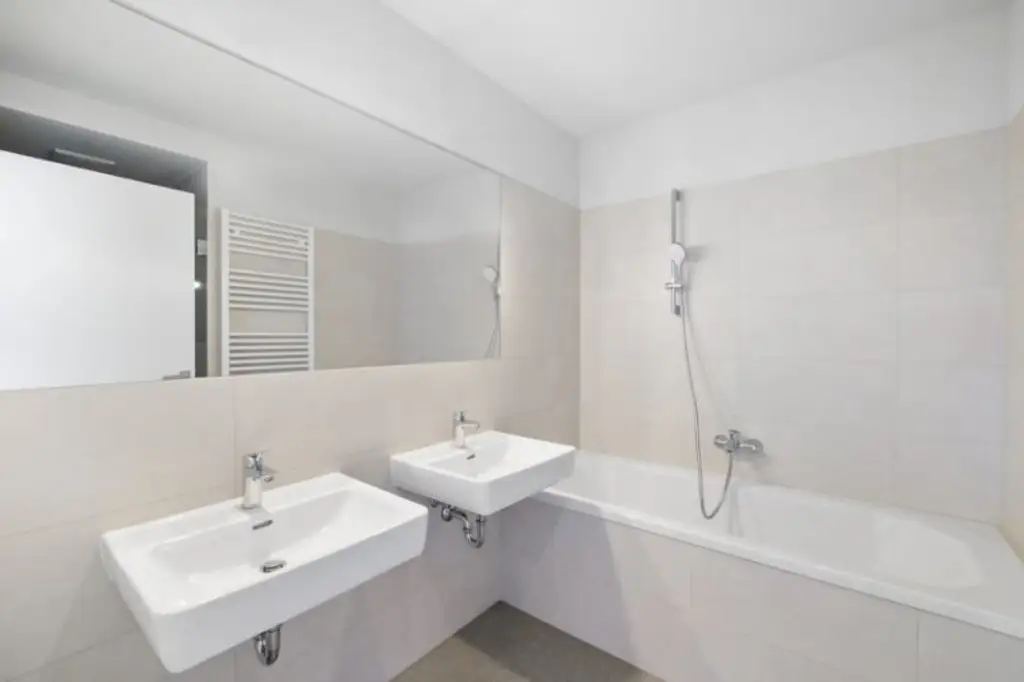 ERSTBEZUG ! Schöne 112,4 m² Dachwohnung in einem hochwertig saniertem Gebäude (Top 24)
