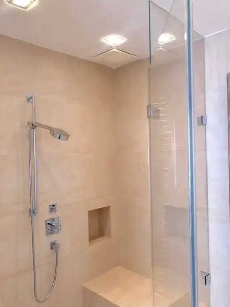 MIETWOHNUNG-INNENSTÄDTISCHE & EXQUISITE - PENTHOUSE- WOHNUNG-OHNE DACHSCHRÄGEN! mit 2,5-Zimmern in Top Lage - NASCHMARKT - 1060 WIEN!