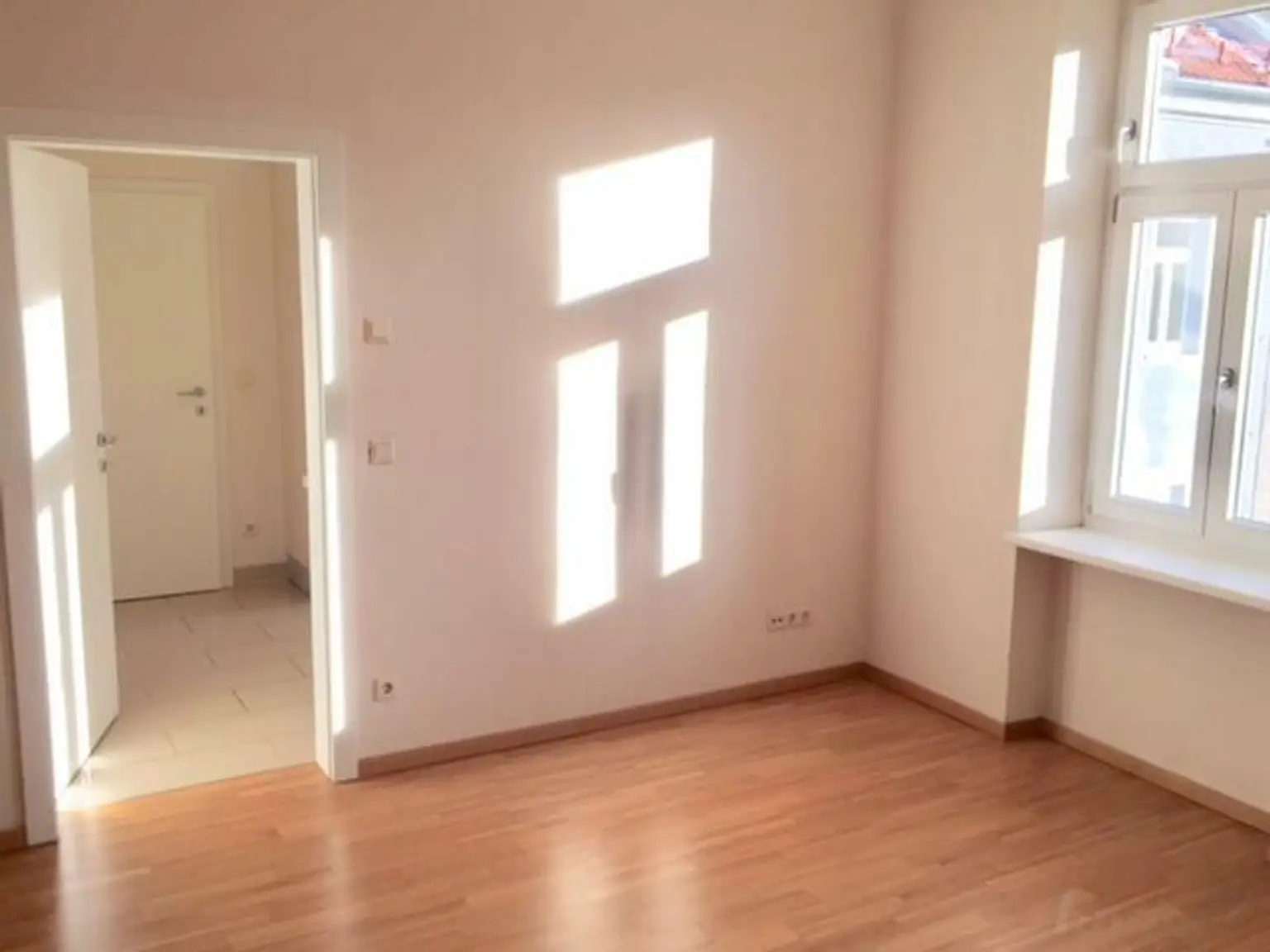 Sonnige, gepflegte Garconniere - Nähe FH, 3. OG ohne Lift - ab sofort