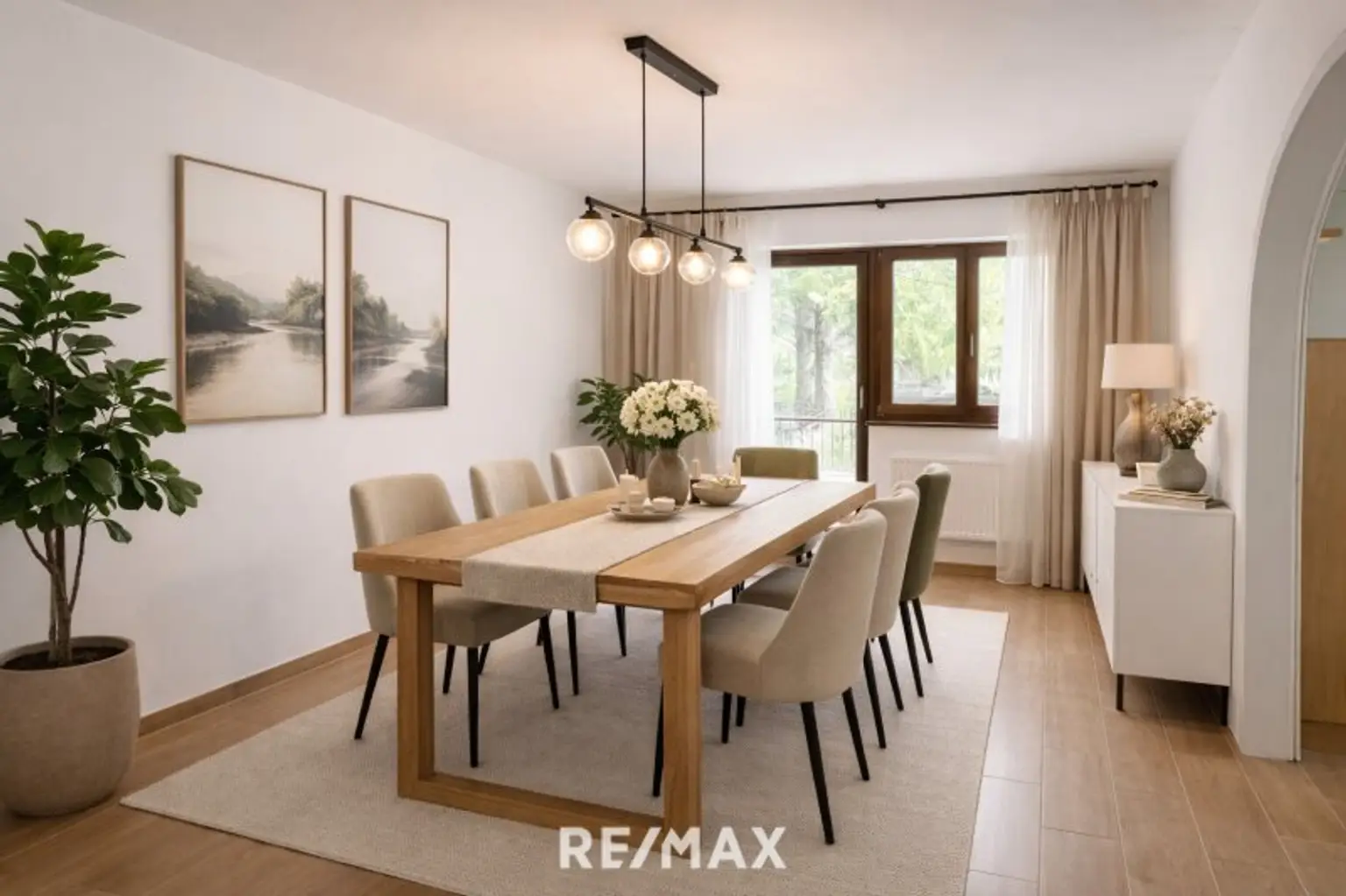 Esszimmer (virtuell eingerichtet)