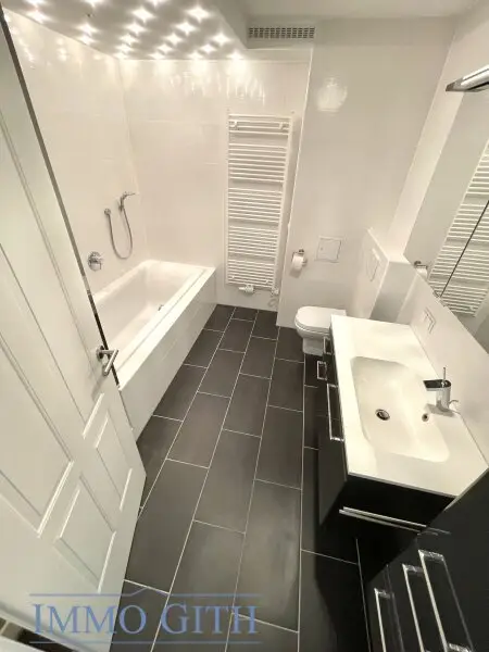 LICHTDURCHFLUTETE CA. 80 m² GROSSE 3-ZIMMER-WOHNUNG MIT BALKON IN GRÜNRUHELAGE VON POTTENSTEIN ZU KAUFEN!