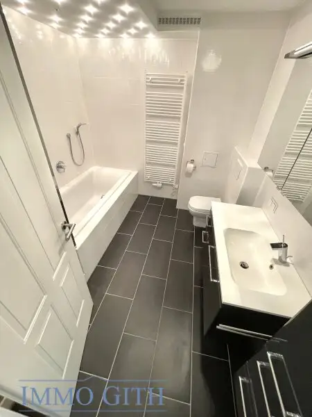 LICHTDURCHFLUTETE CA. 80 m² GROSSE 3-ZIMMER-WOHNUNG MIT BALKON IN GRÜNRUHELAGE VON POTTENSTEIN ZU KAUFEN!