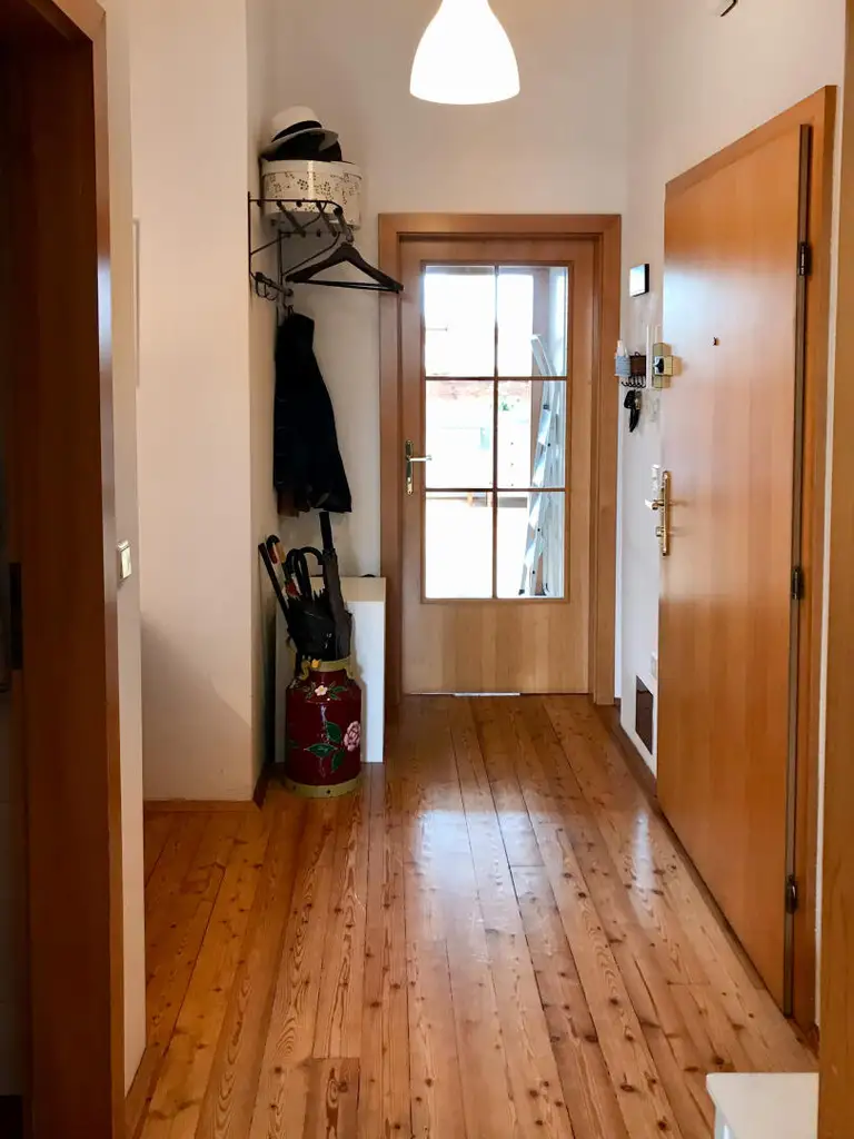 Charmante 3-Zimmer-Dachgeschosswohnung mit Lift am Opernring – Urbanes Wohnen im Herzen von Graz