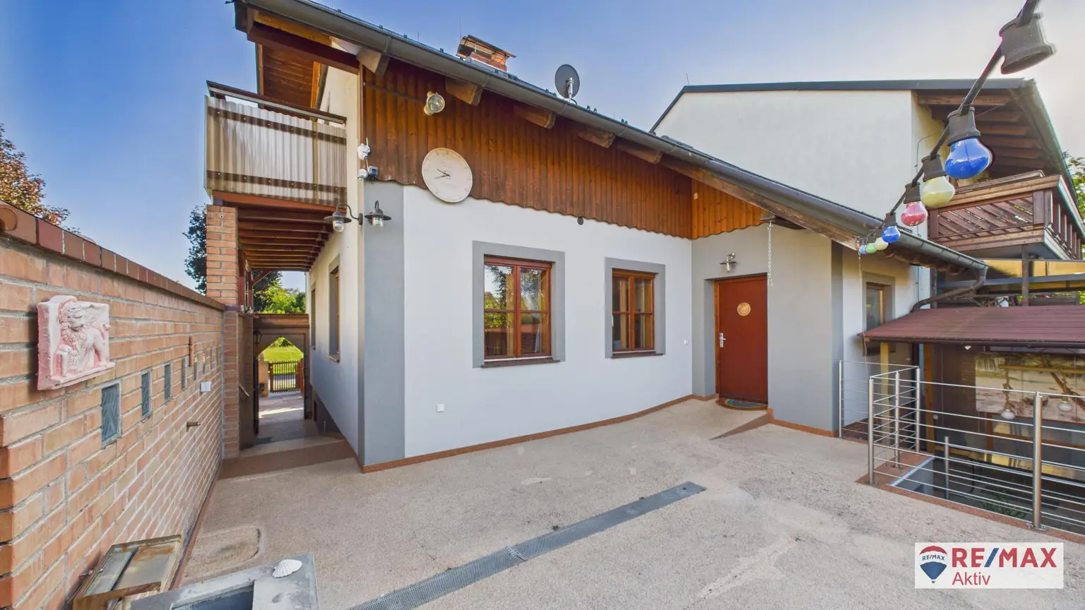 Rustikaler Charme trifft moderne Technik – Einfamilienhaus mit Galerie in Toplage Strasshof