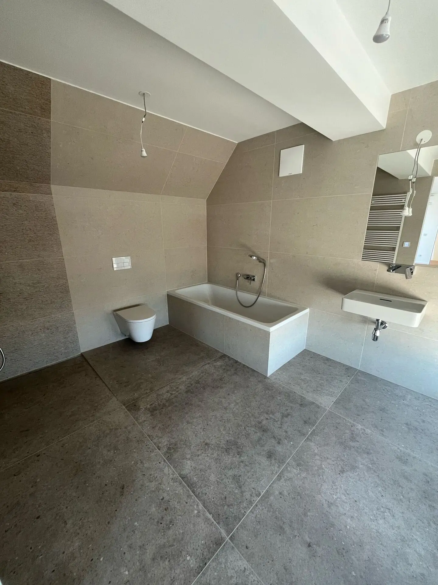 70d3b695-3426-4a48-b59b-70480d93de84