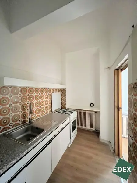 96 m² Altbauwohnung im 1. Stock mit Lift – zum Sanieren