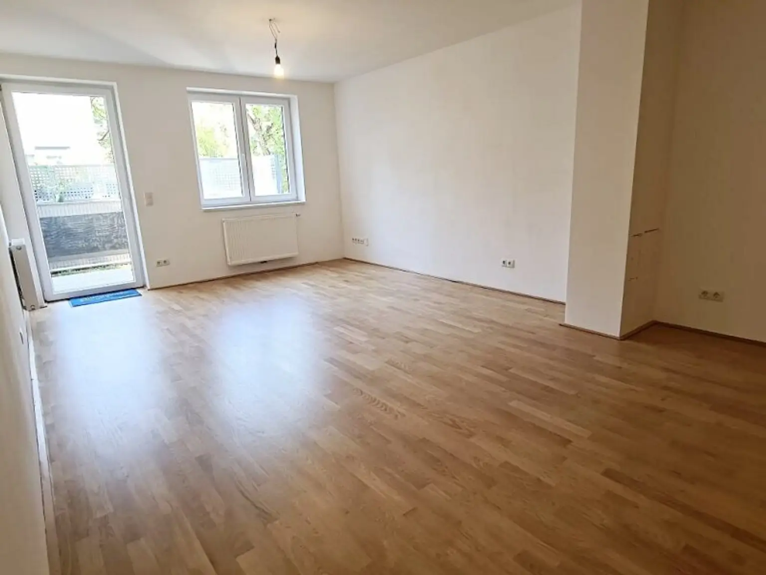 EIGENGARTEN, LORYSTRASSE, 75 m2 Neubau mit 23 m2 Garten, 2 Zimmer, Wohnküche, Wannenbad, Parketten, 1. Liftstock
